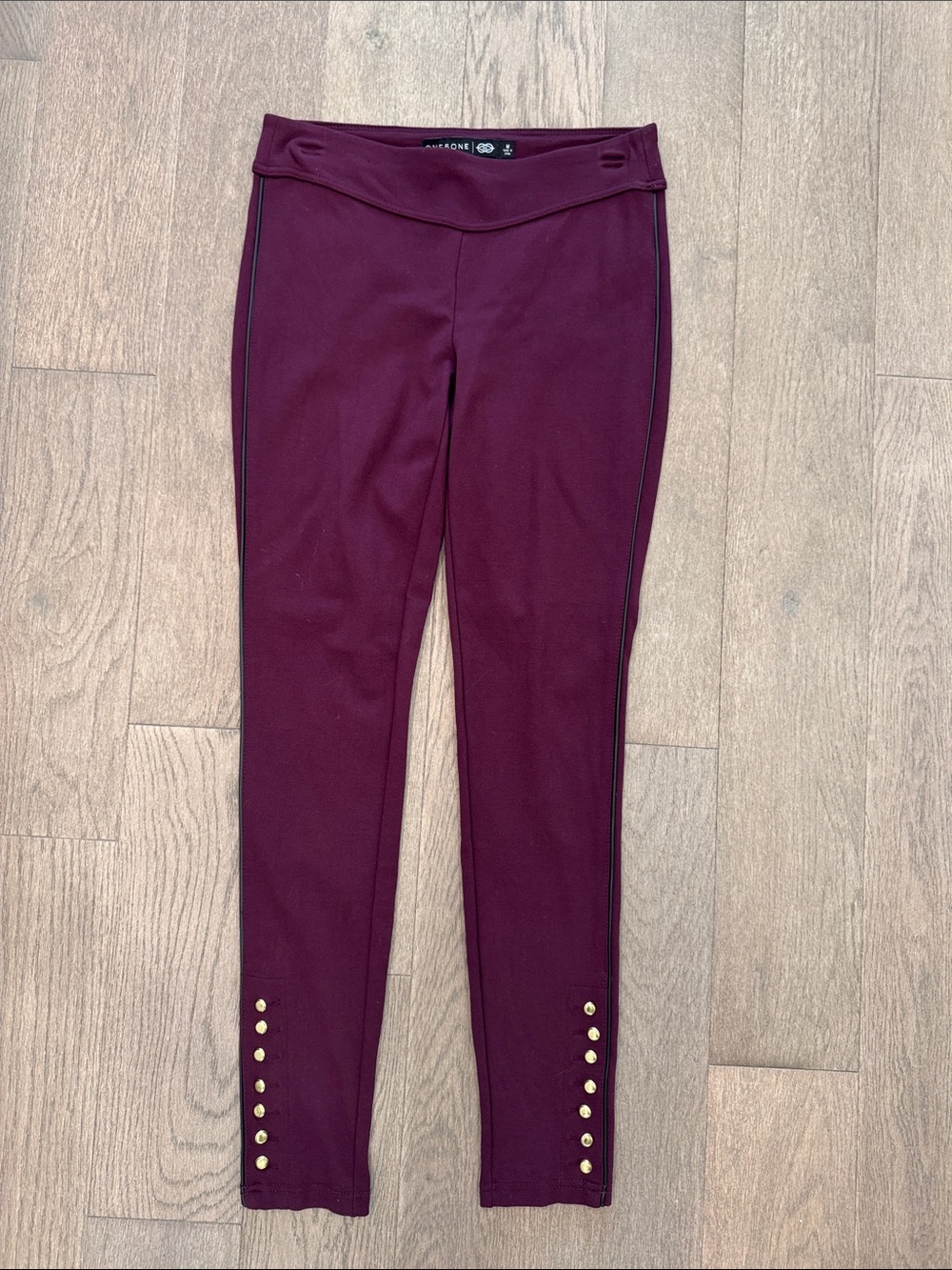 One 5 One Leggings Burgundy Black Piping Gold Stud Ankle Trim Women’s Medium